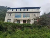 Yamon Homestay Hotels in Zhonggu Village/Mugecuo