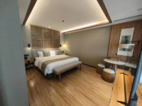 Dengfeng Zhongzhou Intermega Shaolin Hotel โรงแรมในเติงเฟิง