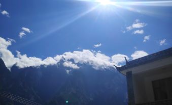 Tiger Leaping Gorge Meet Mid-Levels Homestay