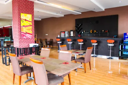 Hotel Noola Cilacap Отели рядом с достопримечательностью «Dojang Penyu Timur»