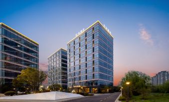 Atour Hotel Wuxi East Station Yingyue Lake Park Subway Station