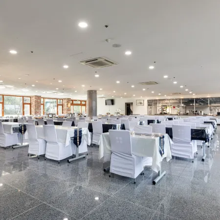 New Korea Youth Hostel Отели рядом с достопримечательностью «Храм Кымсундан»