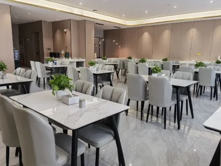 MayAnn Man'an Hotel (Wuhan Gutian Fourth Road Light Rail Station) Отели рядом с достопримечательностью «Hubei University of Police (North Campus)»