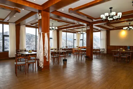 Laigu Glacier Yalasuo Homestay