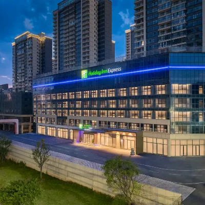 Holiday Inn Express KUNMING ECONOMIC DEV ZONE by IHG Hoteles cerca de Yunnan Xinxing Occupations Institute (North to Guolin)