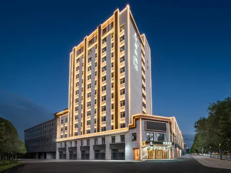 Lavande Hotel (Kuitun Youhao Shopping Center Meimei Plaza Branch) Отели рядом со станцией Kuitun Railway Station