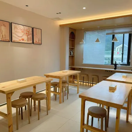 Liuhuxuan Hotel (Nantian Lake Scenic Area)