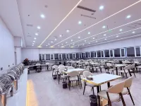 Xintianhe Grand Hotel (Yanqi Stadium) Hotels in Yanqi