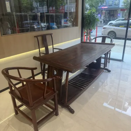 Lange Qiju Hotel