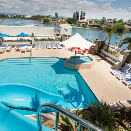 Tiki Hotel Apartments Surfers Paradise Отели рядом с достопримечательностью «Саутпорт»
