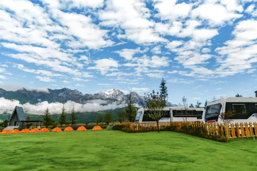 Lijiang Dongbagu Automobile Tourism Camp