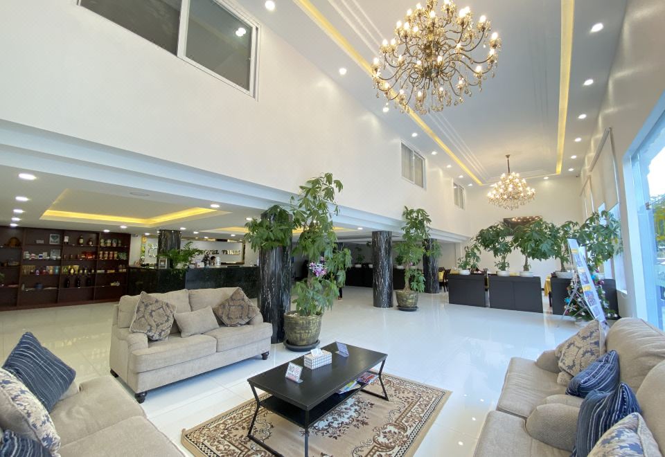 애플 호텔 스리 직원 미소