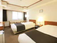 Maple Inn Makuhari Hotels near Kandu