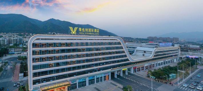 Vienna International Hotel Seven star rock star lake scenic spot Hotéis em Zhaoqing