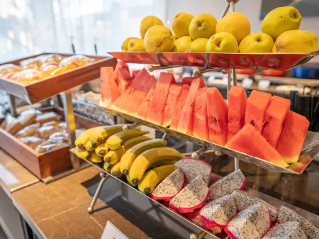 Homeinn Selected Hotel (Jinan Zhangqiu Hong Kong Street Baimai Spring) Отели рядом с достопримечательностью «Jinan Engineering Vocational and Technical College (Xiuyuanhe Campus)»