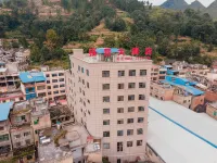 쯔윈 캣 캠프 호텔 Yellow Crane Camp Hot Spring Resort 주변 호텔