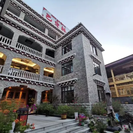 Batang Maralbexi Lingga Folk Custom House