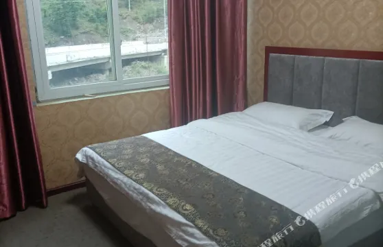 壤塘上寨商務賓館