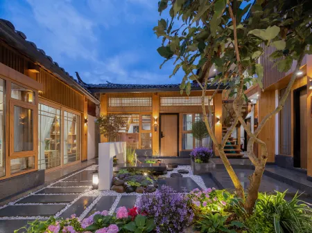 Shanyou Nanshe Luxury Guesthouse (Lijiang Old Town Dashuiche Sifang Street Store) Отели рядом с достопримечательностью «Ancient City Huangshan Mountain Park Wenchang Palace»