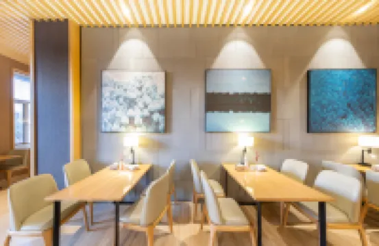 ジンイー ヨウシュエンホテル(フフホト新華西通り附屬病院地下鉄駅)