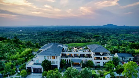 Huazhu Luxury · Yixing Xinran Bieyuan (Yunhu Scenic Area Store) Отели рядом с достопримечательностью «Shanjuan Cave»