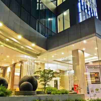 D'Hotel & Suites Hotel Exterior