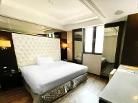 Royal Group Hotel Ho Yi Branch Hotell i Dashu District