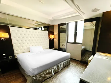 Royal Group Hotel Ho Yi Branch Отели рядом с достопримечательностью «Yicheng Guandi Temple»