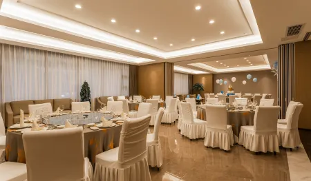 Fancheng Hotel (Bijie Municipal Government Merchants Garden Branch) Отели рядом с достопримечательностью «Nan Mountain Park»