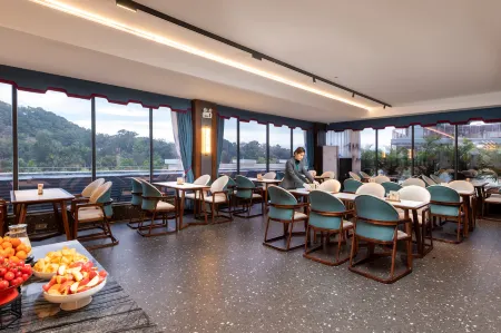 Hansi Xihu Hotel (Chaozhou Ancient City Paifang Street) Отели рядом с достопримечательностью «Chaozhou Administration College»