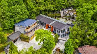 Liangshan Yi Hôtels à : District de Liangping