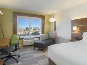 Holiday Inn Express Las Vegas South, an IHG Hotel