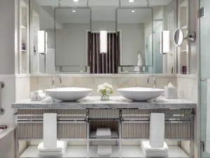 The Ritz-Carlton, Toronto