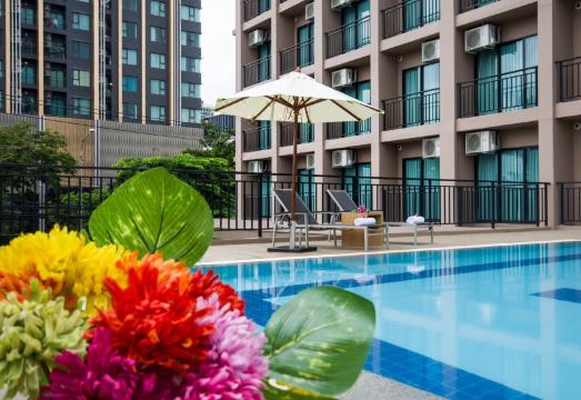 BTS 역 근처 호텔