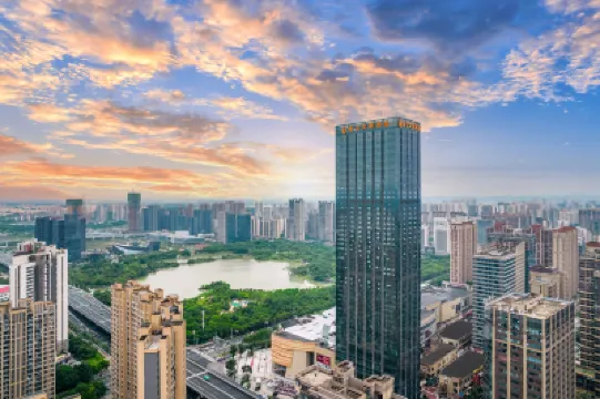 Xiangjiang Mandarin Hotel (Ganzhou Vientiane City Central Park) Hotels near Chengshizhongyang Park