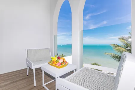 That sea in Sanya The sea infinity pool designer Meisu Отели рядом с достопримечательностью «Tianyazhen»