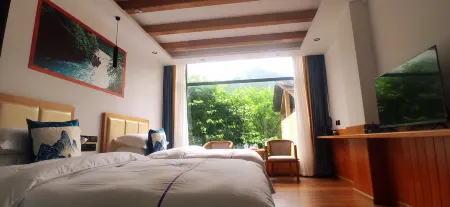 Gongshan Bingzhong Luo Wangchen Inn Отели рядом с достопримечательностью «The First Bend of Nujiang River»