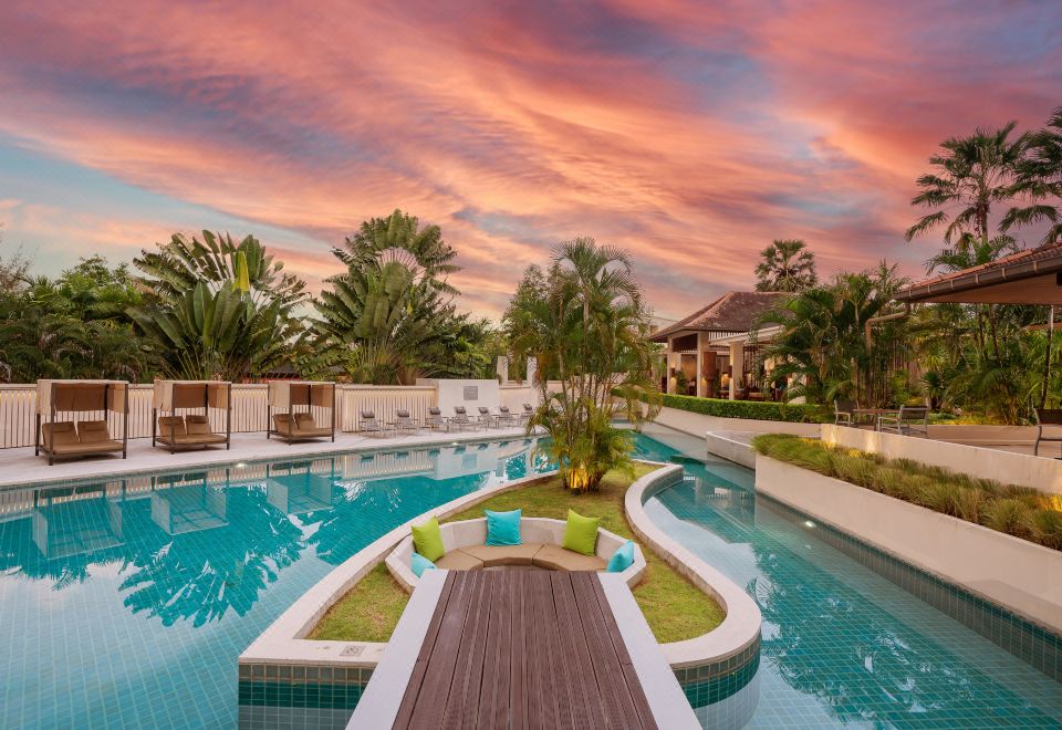 5. 데와 푸켓 비치..