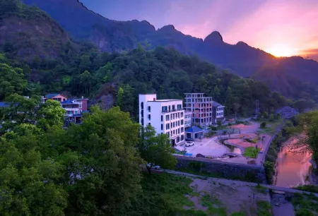 Xifeng Yayuan Homestay Отели рядом с достопримечательностью «Yongjia Academy»