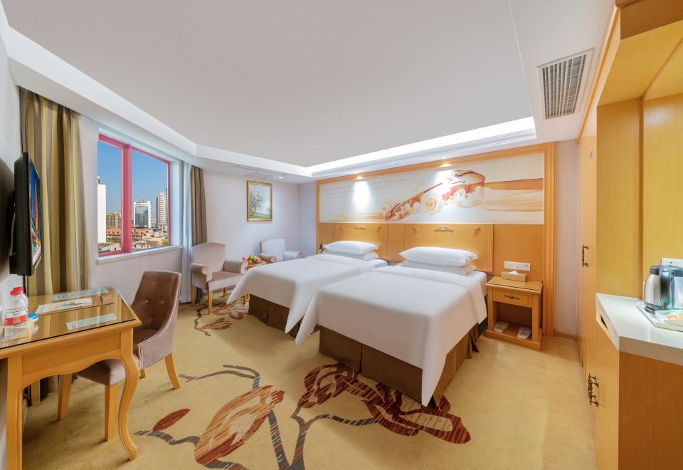 Vienna Hotel 객실 내부 사진