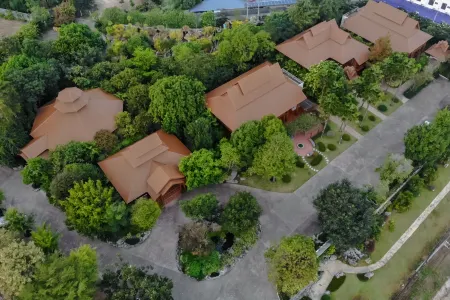 Vanasin Residence Отели в г. Так