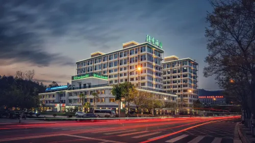 Green  season  hotel