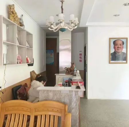 Hongdenglong Hotel Отели рядом с достопримечательностью «Wanzai Dazhong Polytechnic Science & Technology School»