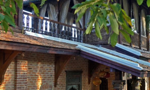 Chateau Orientale Resort - Housity