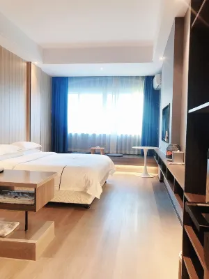 COOL PLUS CITY HOTEL Отели рядом с достопримечательностью «Сау Цуй-Кунь»
