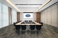 Hampton by Hilton Yibin University Town - parking
