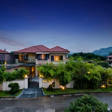 Floral Lux Hotel·Heyuan Hotel