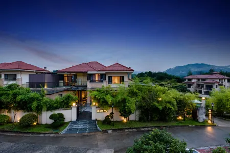 Floral Lux Hotel·Heyuan Hotel Отели рядом с достопримечательностью «Tianxin Yongle Temple»