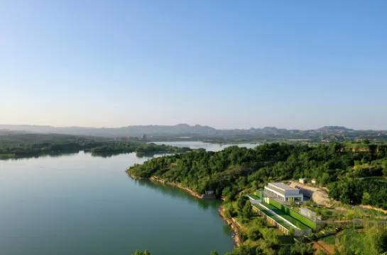 Yunzhu Lake Holiday Inn