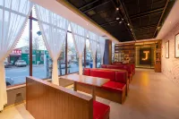 James Joyce Coffetel (Anping Hongqi Street)